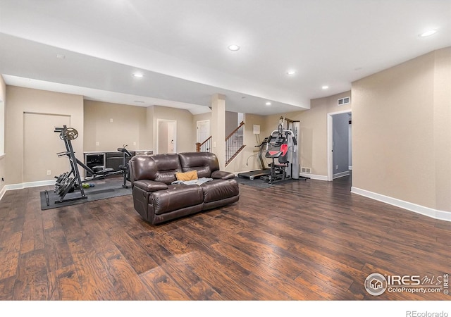 living area featuring baseboards, wood finished floors, and recessed lighting