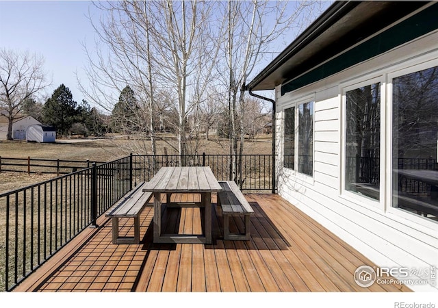 deck with outdoor dining space