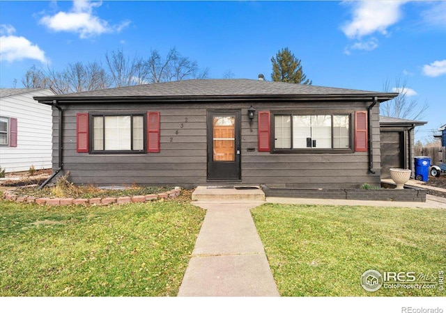 view of front of house with a front lawn