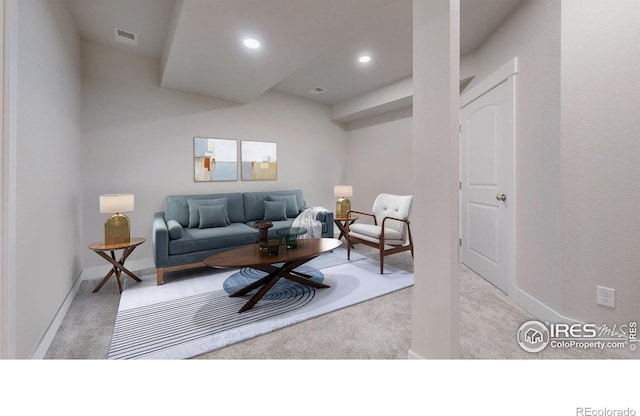 living area with baseboards, carpet, visible vents, and recessed lighting