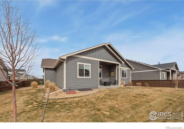 view of front of home featuring fence, a front lawn, and a patio