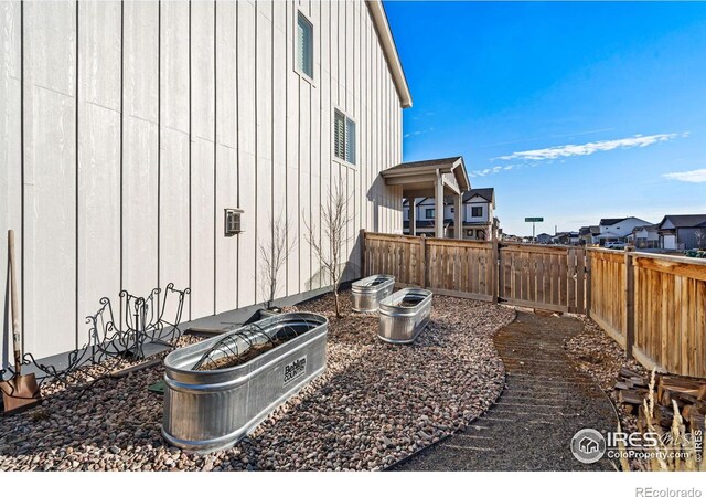 view of yard with fence and a residential view