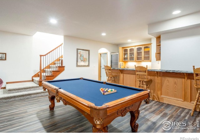 playroom with recessed lighting, dark wood-style flooring, pool table, and a dry bar