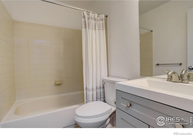 full bath featuring toilet, shower / bath combo with shower curtain, and vanity