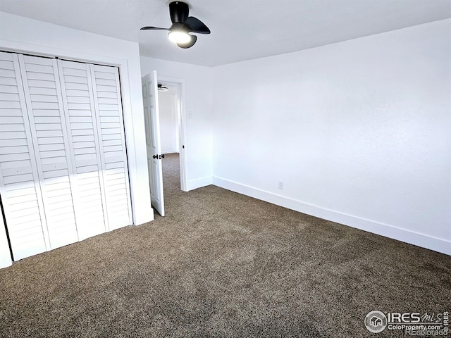 unfurnished bedroom featuring carpet, baseboards, ceiling fan, and a closet