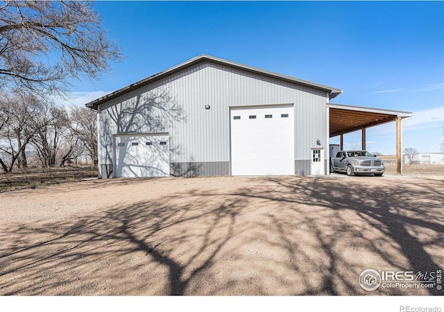 view of outdoor structure with an outbuilding