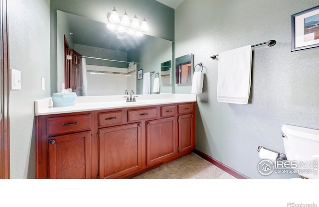 full bath featuring a shower with curtain, vanity, and toilet