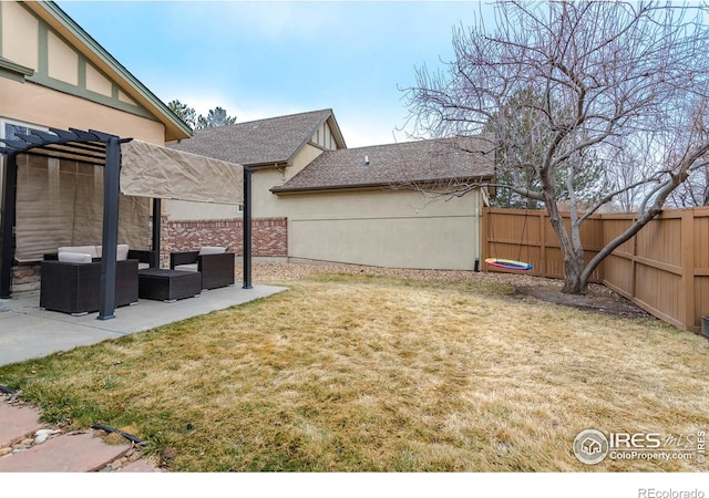 view of yard with outdoor lounge area, fence, a patio, and a pergola