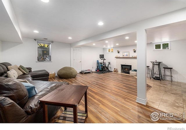 living area with recessed lighting, light wood-style flooring, and baseboards