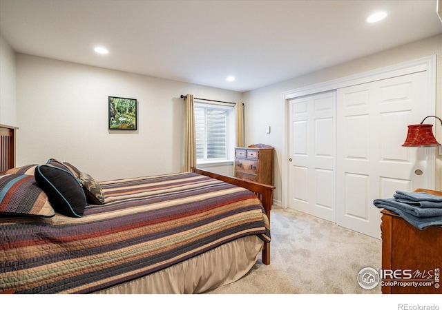 bedroom featuring recessed lighting, a closet, and light carpet