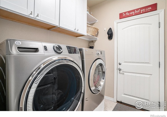 laundry room featuring cabinet space and washer and clothes dryer