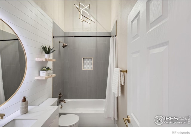 bathroom featuring vanity, toilet, and shower / bath combo