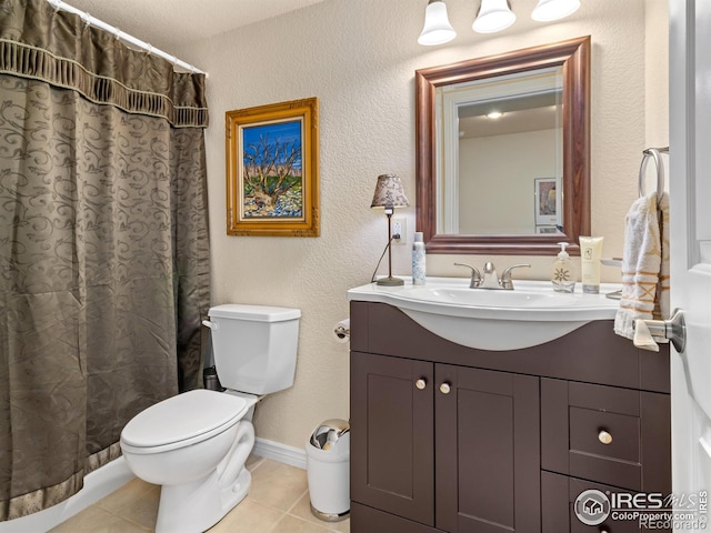 full bath featuring tile patterned floors, a shower with curtain, toilet, baseboards, and vanity