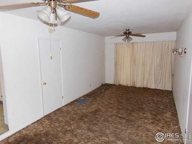 carpeted spare room featuring a ceiling fan