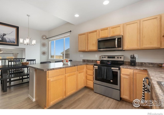 kitchen with stainless steel appliances, a peninsula, light wood-style flooring, and light brown cabinetry