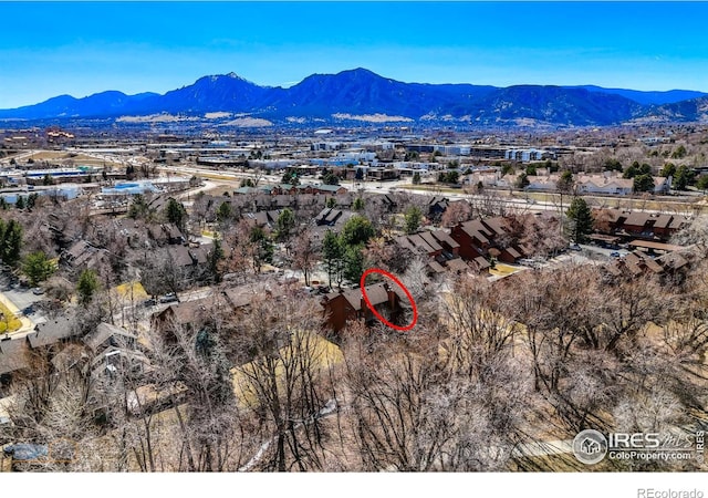 bird's eye view featuring a mountain view