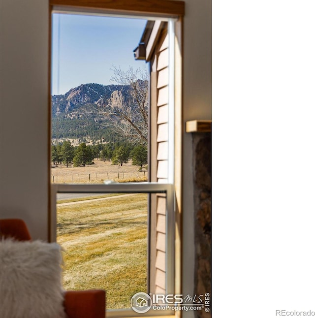 entryway with a mountain view