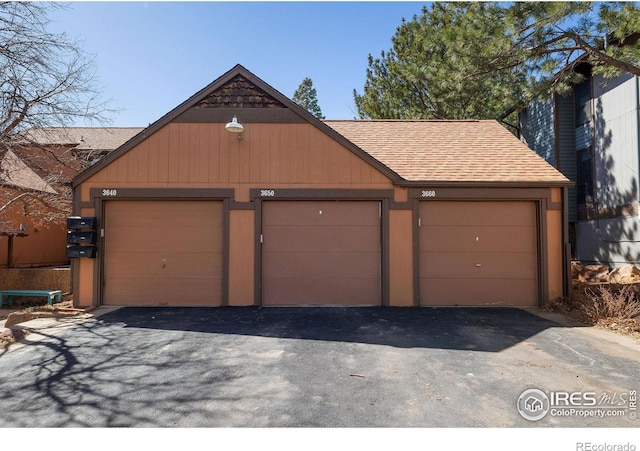 view of detached garage