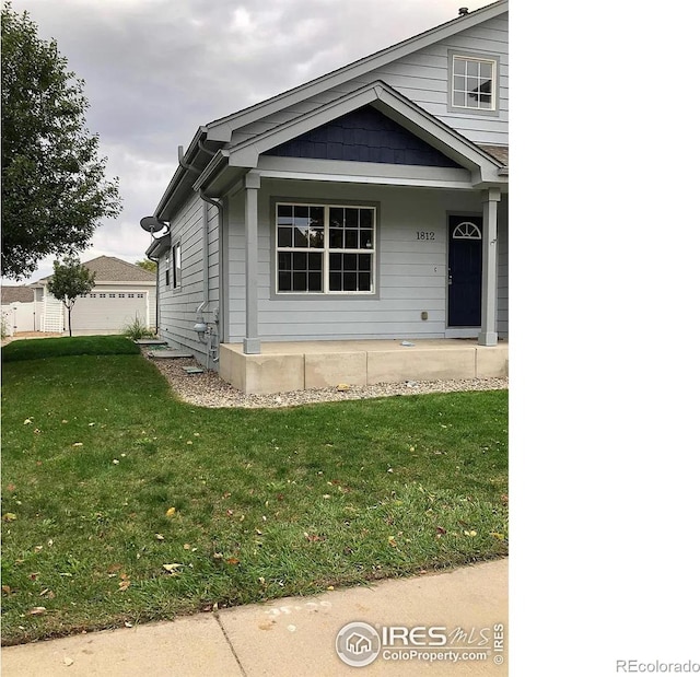 view of front of home with a front lawn