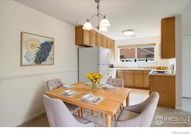 dining area with a chandelier, visible vents, and baseboards