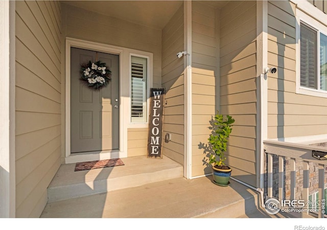 property entrance featuring a porch