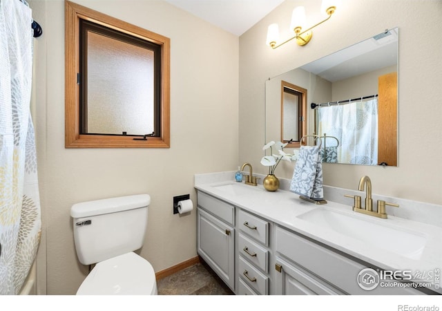 full bath featuring double vanity, toilet, a shower with shower curtain, and a sink