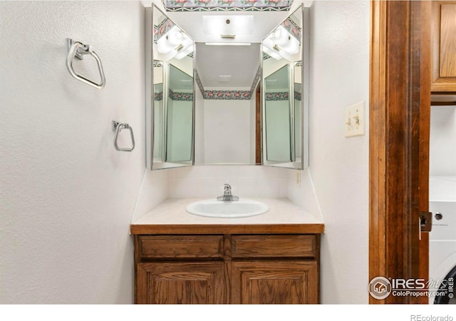 bathroom featuring tasteful backsplash and vanity