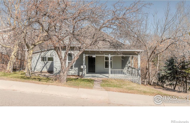 view of front of property featuring a porch