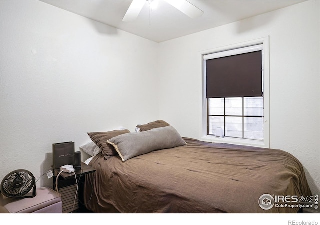 bedroom with ceiling fan