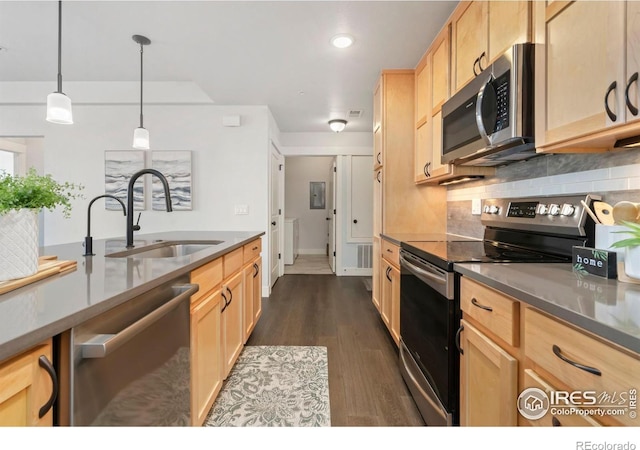 kitchen with visible vents, light brown cabinets, a sink, stainless steel appliances, and decorative backsplash