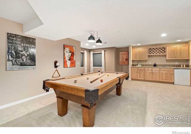 recreation room featuring light carpet, billiards, recessed lighting, wet bar, and baseboards