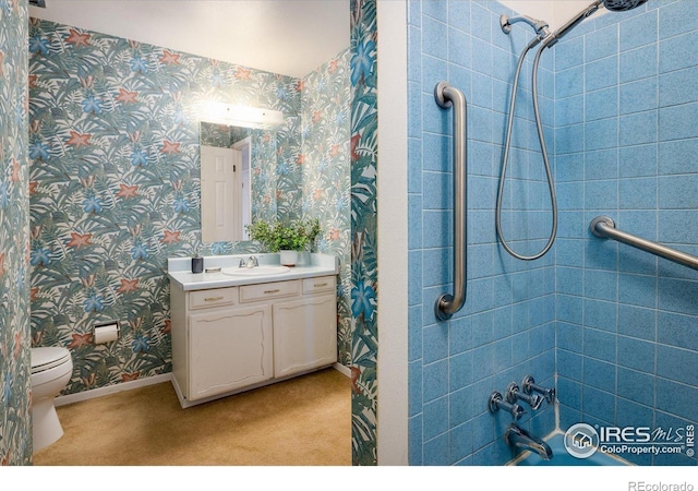 full bathroom featuring wallpapered walls, baseboards, toilet, a shower with curtain, and vanity