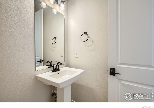 1685 Crystalline Dr, Windsor, CO 80550 - bathroom with a textured wall