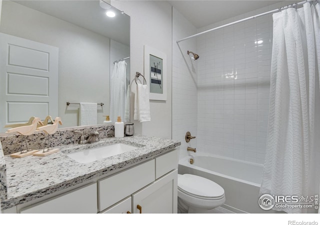 full bath featuring shower / tub combo with curtain, vanity, and toilet