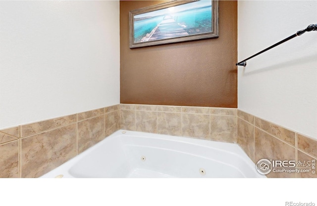 1386 Plains Ct, Eaton, CO 80615 - full bathroom featuring a jetted tub