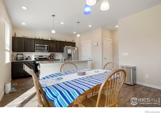 dining space with recessed lighting, dark wood-style floors, and baseboards