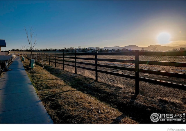 view of yard with fence and a mountain view