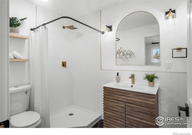 full bath featuring tile walls, tiled shower, toilet, and vanity