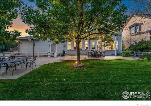 view of yard featuring a patio area