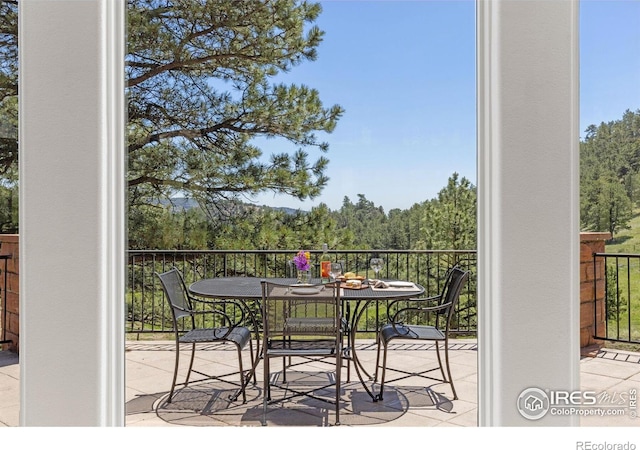 balcony with outdoor dining space