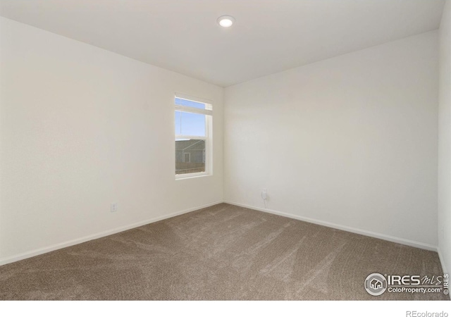 carpeted spare room featuring recessed lighting and baseboards