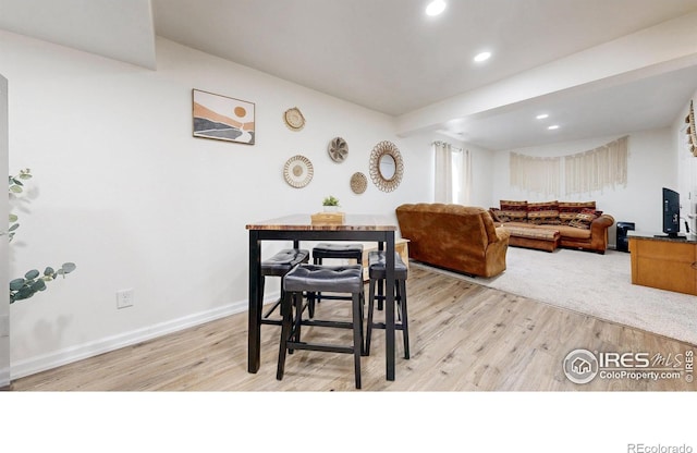 dining area featuring recessed lighting, light wood-type flooring, and baseboards