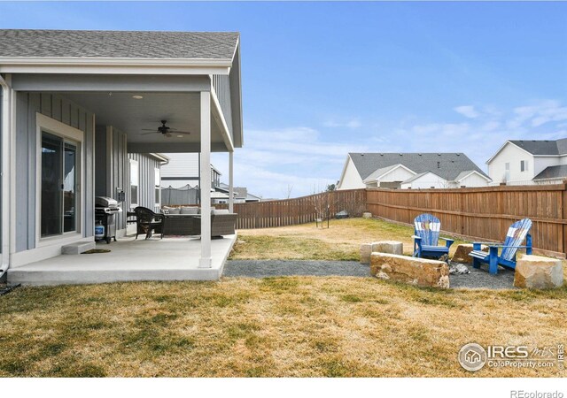 view of yard with a patio, an outdoor living space with a fire pit, a fenced backyard, and a ceiling fan