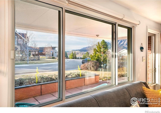 entryway featuring a mountain view