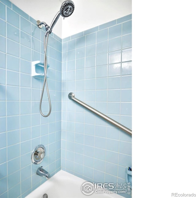 bathroom featuring washtub / shower combination