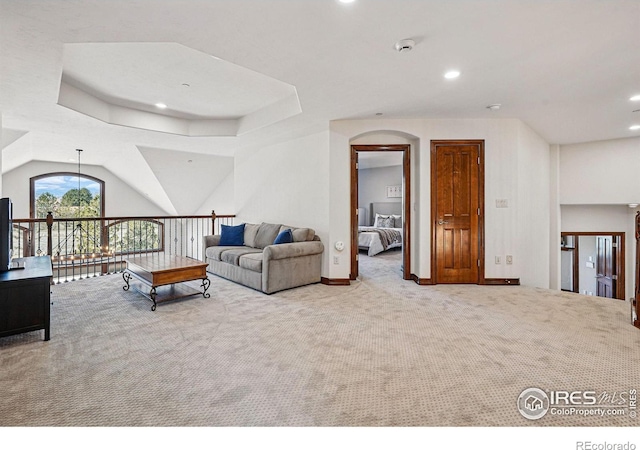 living room featuring carpet flooring, recessed lighting, baseboards, and arched walkways