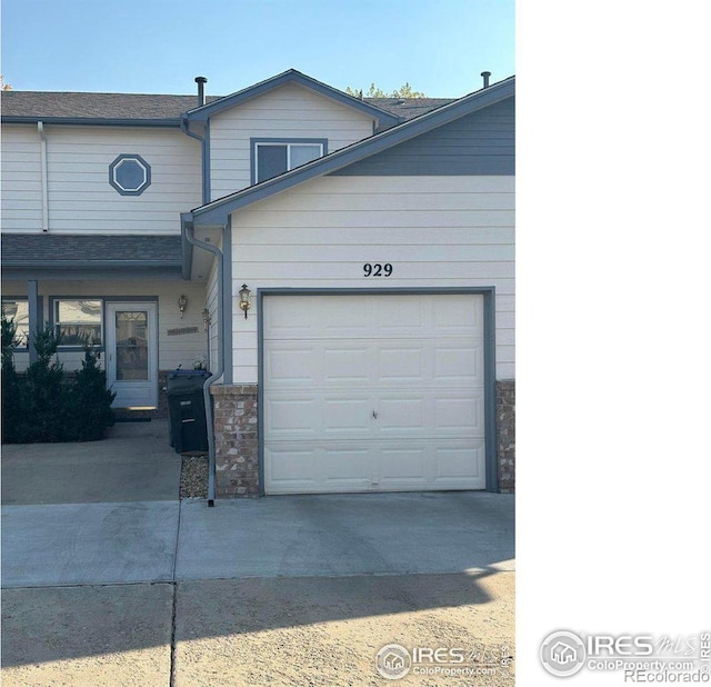 Listing photo 2 for 929 Parker Dr, Longmont CO 80501