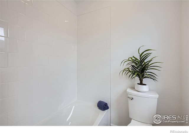 full bathroom featuring toilet
