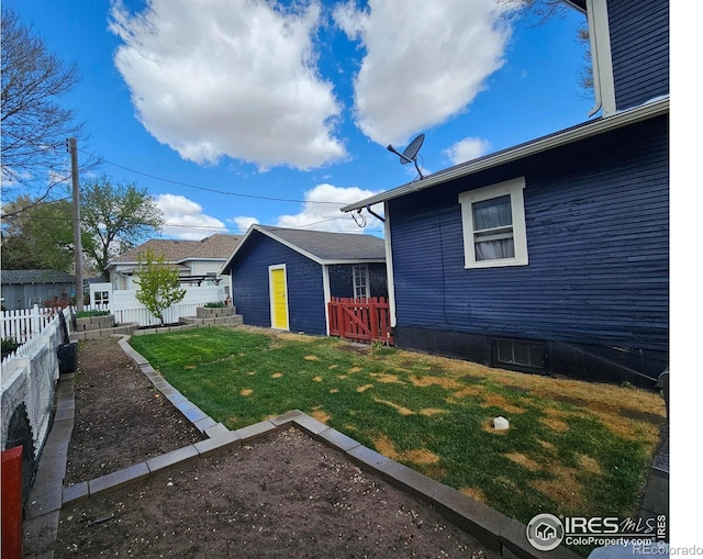 704 S 3rd Ave, Sterling, CO 80751 - view of yard featuring fence