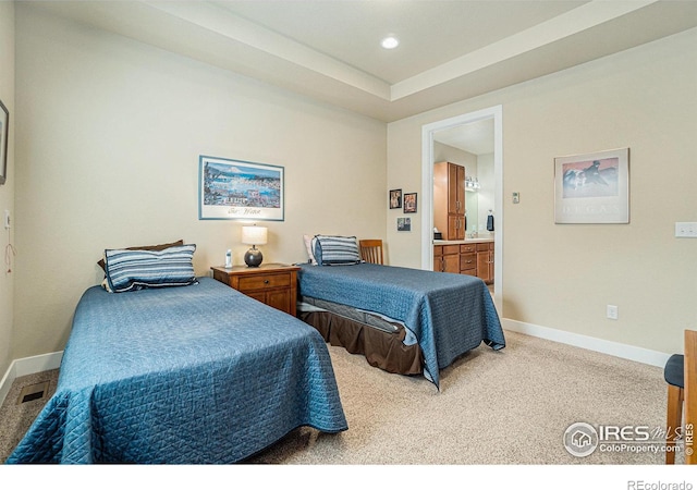 bedroom with baseboards, connected bathroom, recessed lighting, and carpet